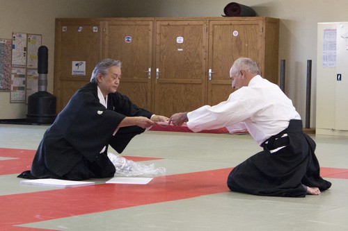 remise du diplôme de 5 dan à jean garcia par Takéji Tomita sensei